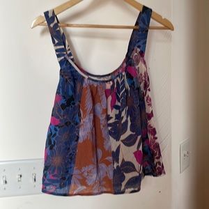 XiRENA Multicolor Floral Tank Top
